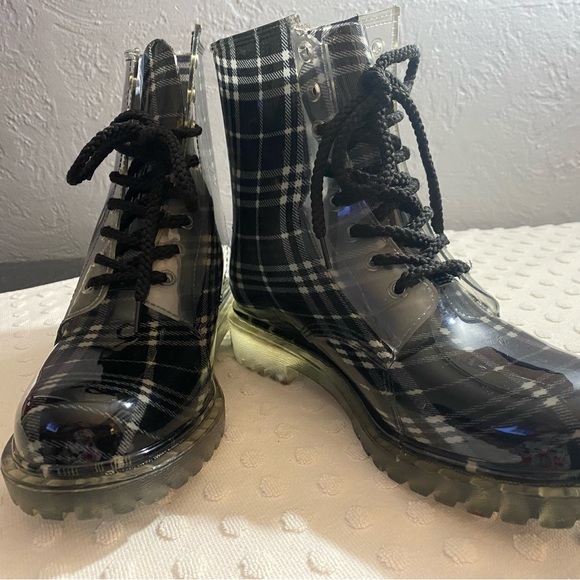 DIRTY LAUNDRY BY CHINESE LAUNDRY WOMEN'S ROADIE RAIN BOOT - Picture 9 of 16